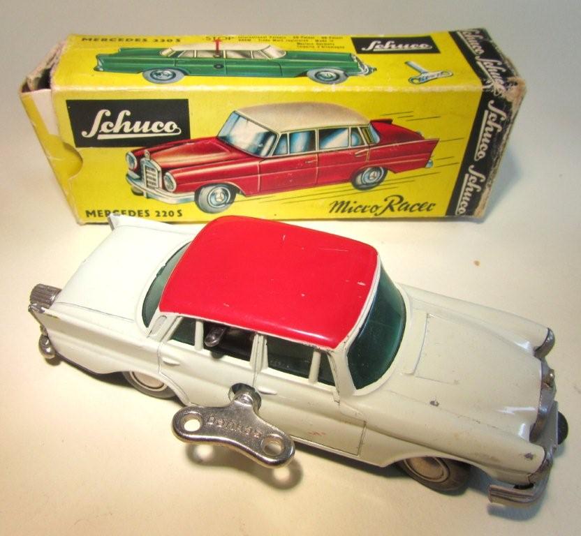 43 Schuco MR roodwit 2.jpg